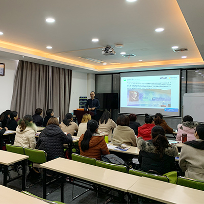 <font color='#000000'>培訓(xùn)課程</font>